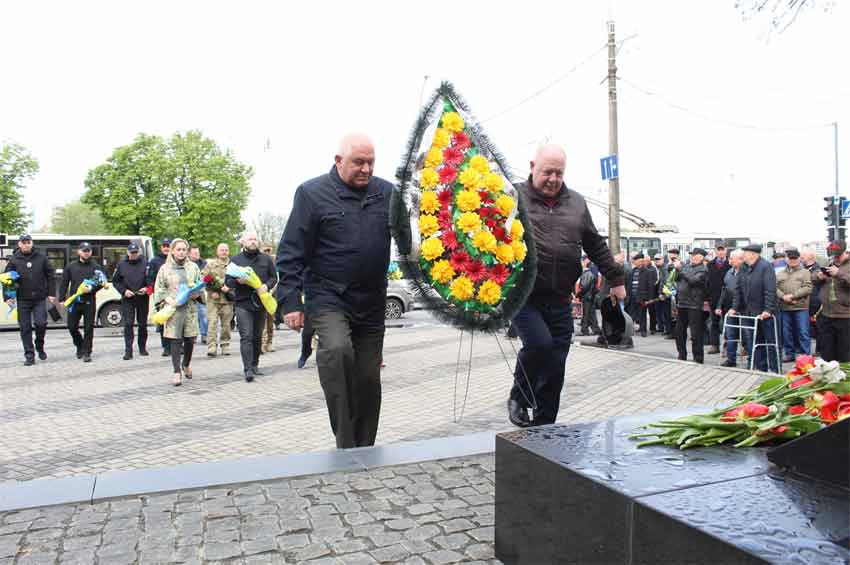 У Хмельницькому вшанували пам'ять героїв-ліквідаторів Чорнобильської катастрофи