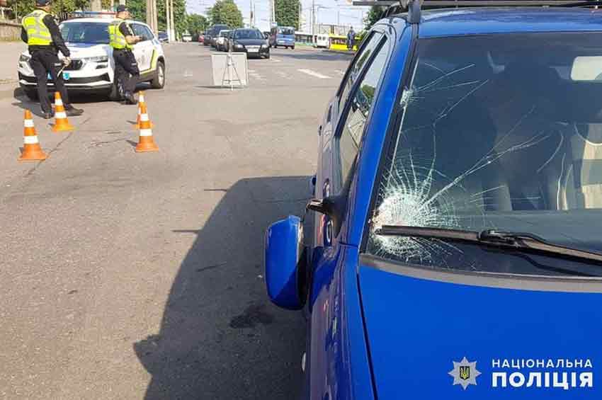 У Хмельницькому водій автомобіля «Skoda» збив 77-річного пенсіонера: чоловік помер у лікарні
