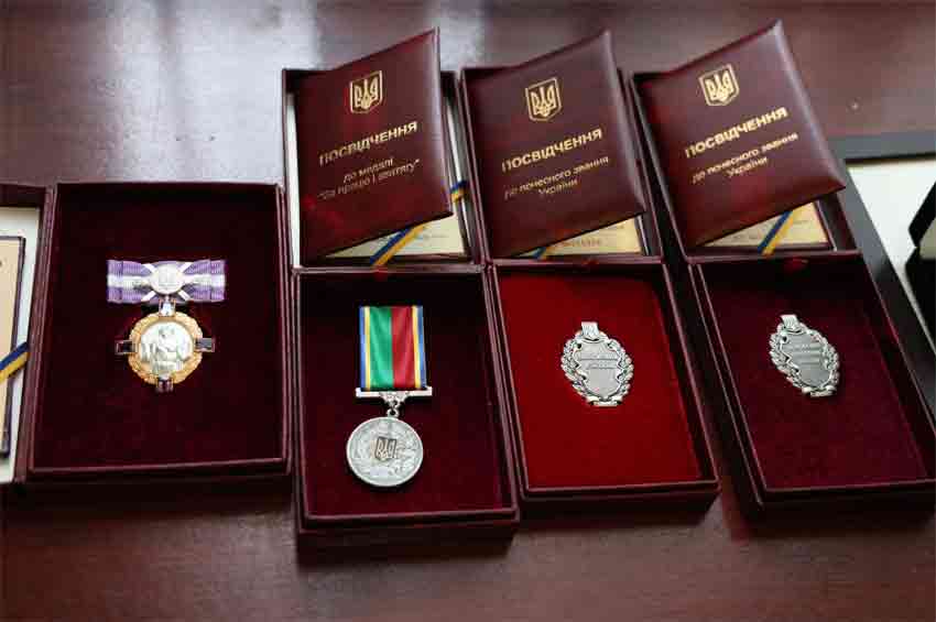Видатні мешканці Хмельниччини отримали державні нагороди та відзнаки