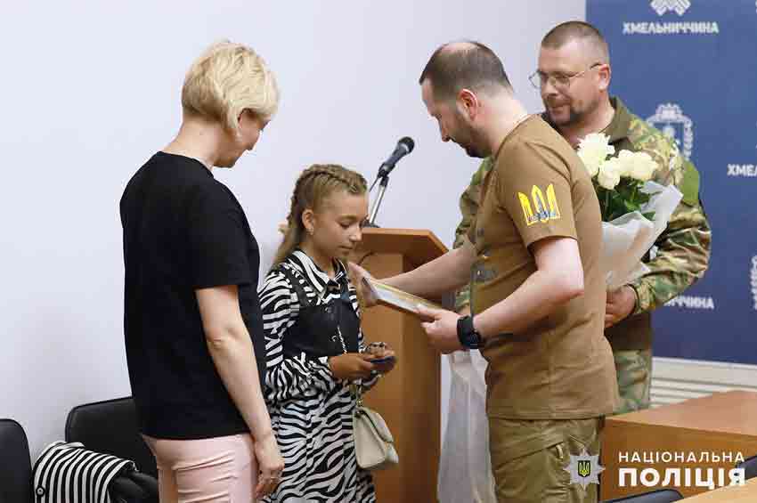 У Хмельницькому сім’ї загиблих на війні поліцейських отримали відзнаки Президента «За оборону України»