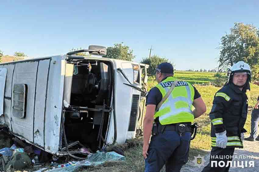 На Хмельниччині автобус з дітьми потрапив в ДТП: загинули одна дитина та один дорослий