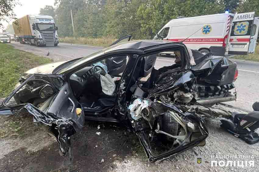 На Камʼянеччині пʼяний водій скоїв ДТП зі смертельними наслідками та зник з місця події