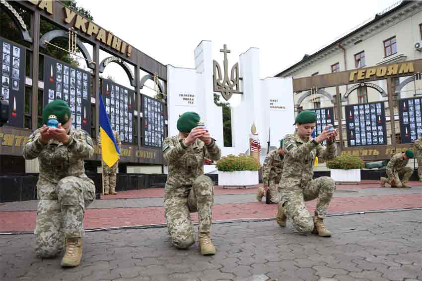 У День захисників і захисниць України Хмельниччина вшанувала пам’ять Героїв