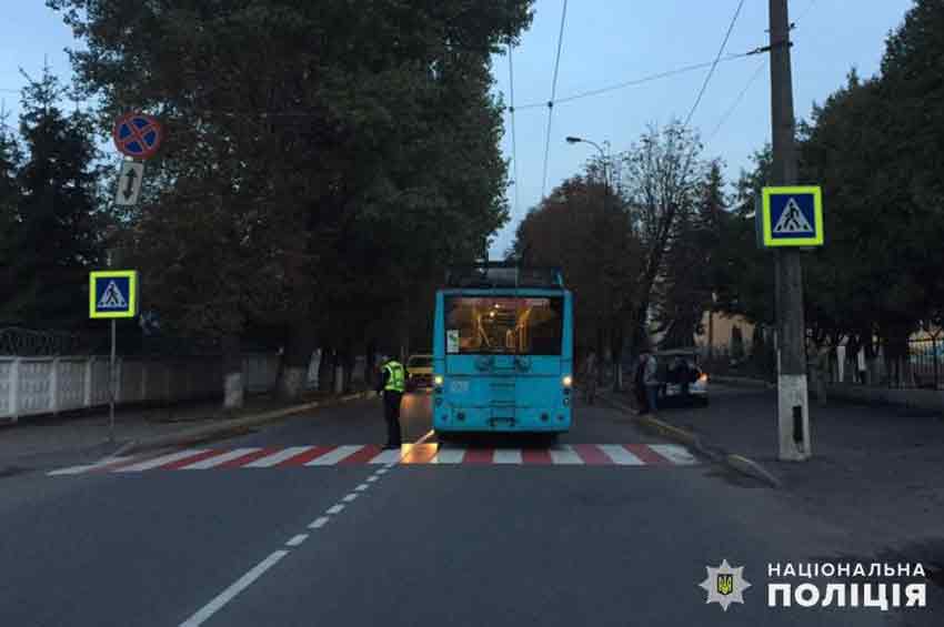 У Хмельницькому водій тролейбуса збив пішохода