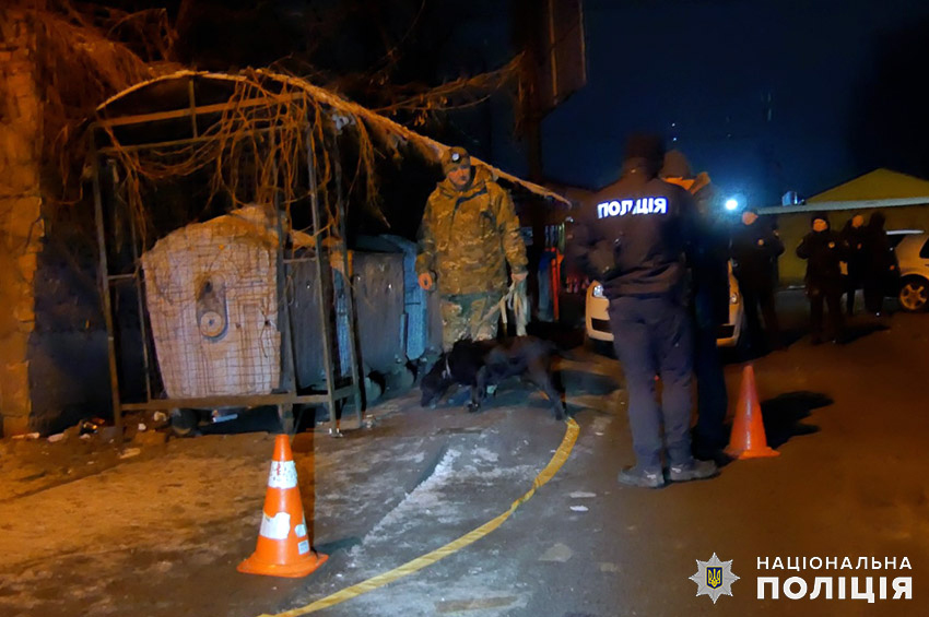 У Хмельницькому поряд сміттєвих баків виявили новонароджену дитину