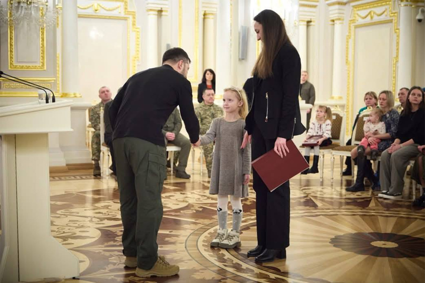 Президент відзначив найвищою державною нагородою захисника з Волочиської громади